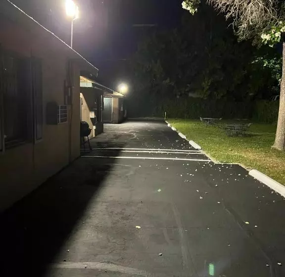 Bishop Elms Motel