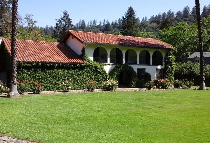 Hotelli Spanish Villa Inn