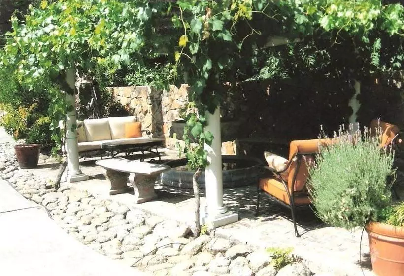 Hotelli Spanish Villa Inn