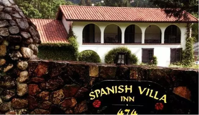 Hotelli Spanish Villa Inn
