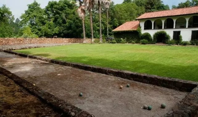 Hotelli Spanish Villa Inn