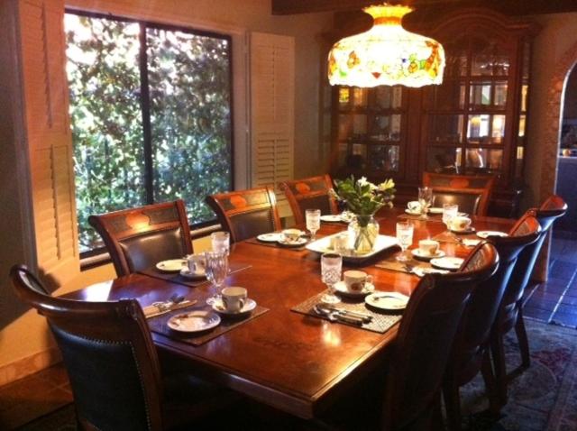 酒店 Spanish Villa Inn