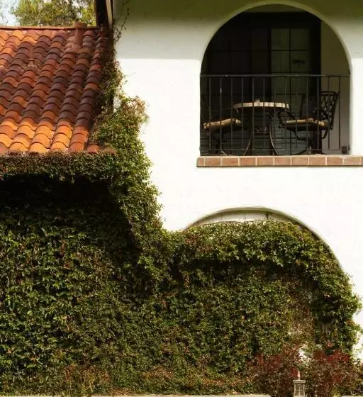 Hotelli Spanish Villa Inn