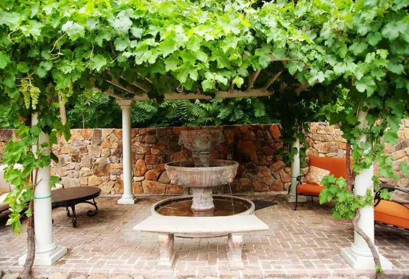 Hotelli Spanish Villa Inn