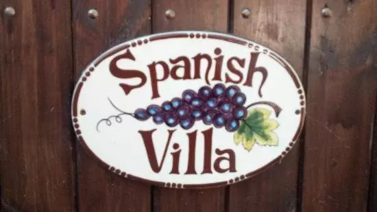 Hotelli Spanish Villa Inn