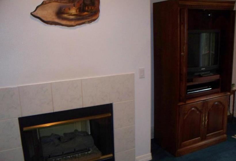 River Cove Elegant Waterfront Bed & Breakfast