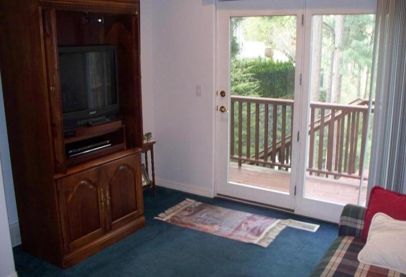 River Cove Elegant Waterfront Bed & Breakfast