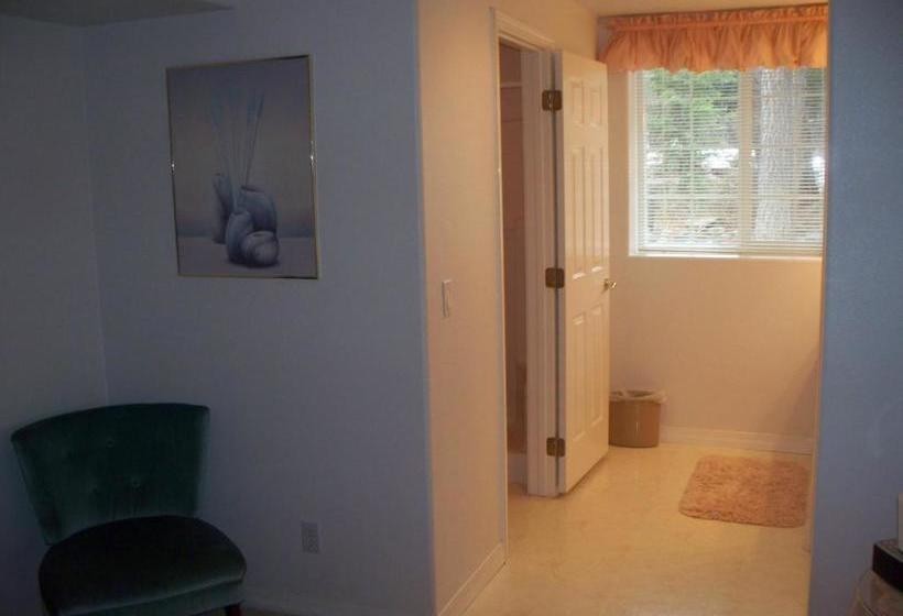 River Cove Elegant Waterfront Bed & Breakfast