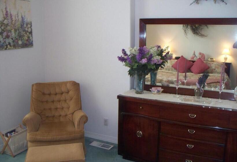 River Cove Elegant Waterfront Bed & Breakfast