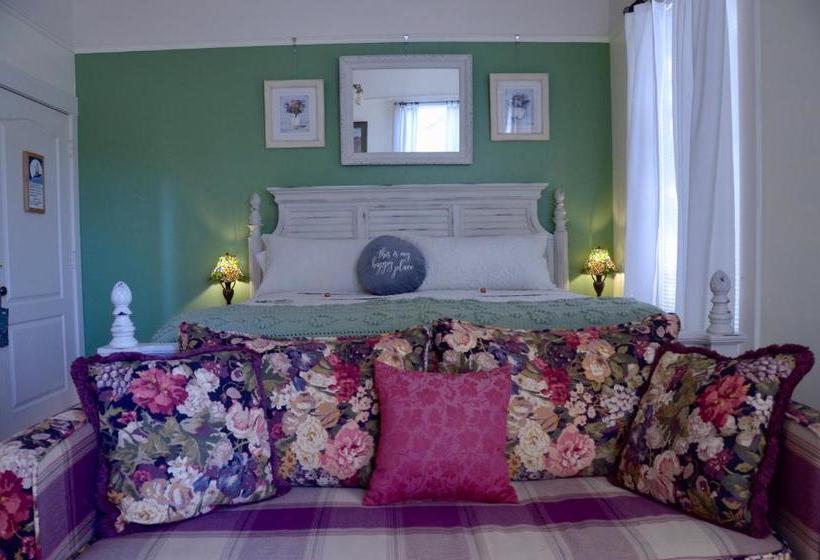 Starlight Pines Bed & Breakfast