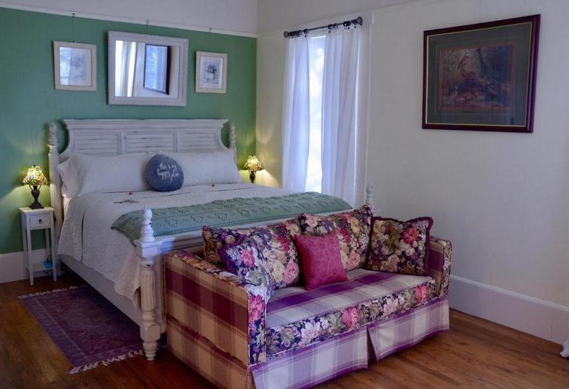 Starlight Pines Bed & Breakfast