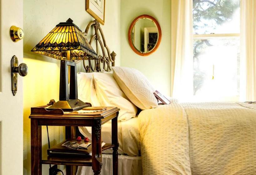 Starlight Pines Bed & Breakfast