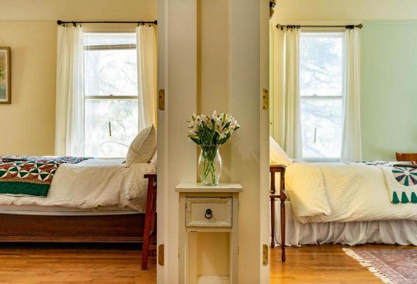 Starlight Pines Bed & Breakfast