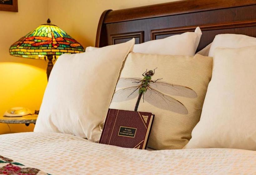 Starlight Pines Bed & Breakfast