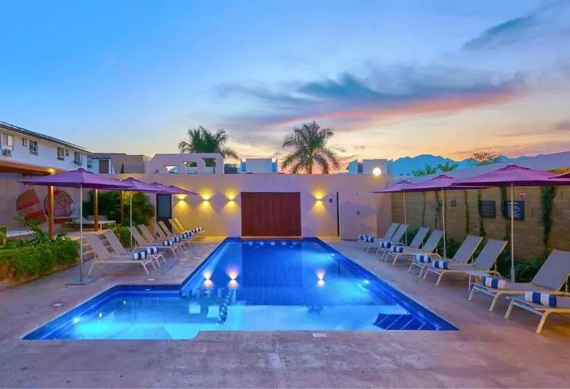 ホテル City Express Plus By Marriott Puerto Vallarta