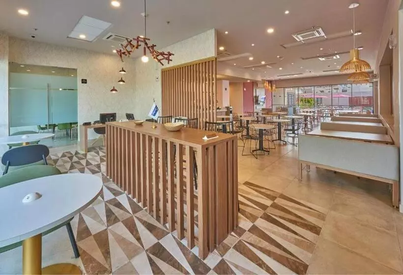 ホテル City Express Plus By Marriott Puerto Vallarta