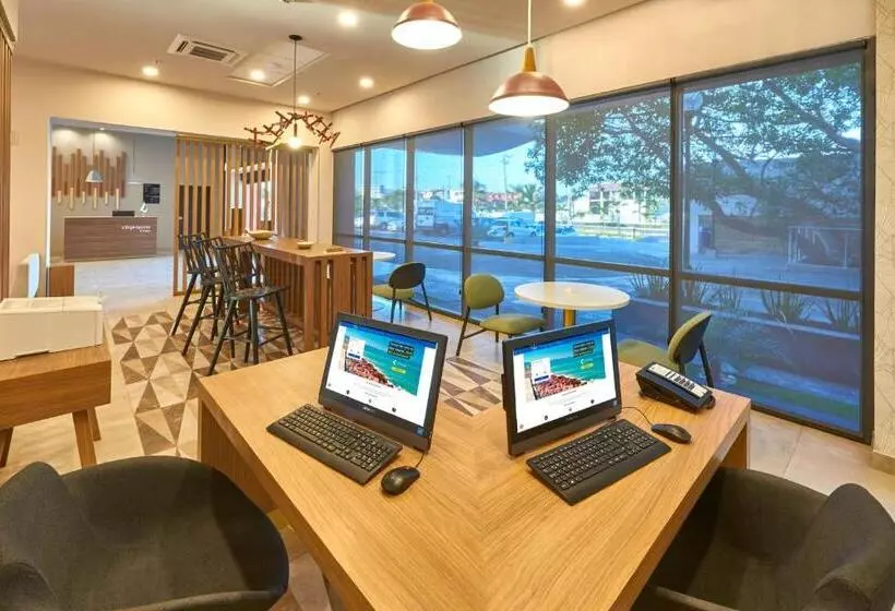 ホテル City Express Plus By Marriott Puerto Vallarta