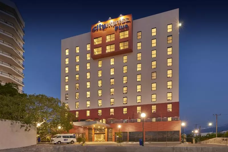 ホテル City Express Plus By Marriott Puerto Vallarta