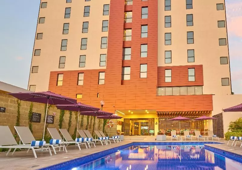 ホテル City Express Plus By Marriott Puerto Vallarta