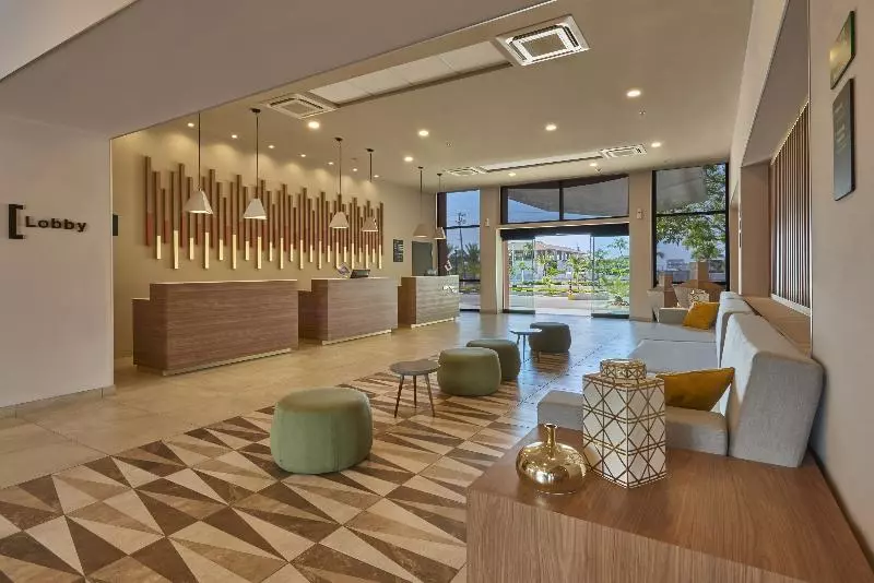 ホテル City Express Plus By Marriott Puerto Vallarta