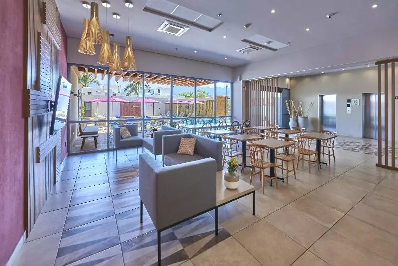 ホテル City Express Plus By Marriott Puerto Vallarta