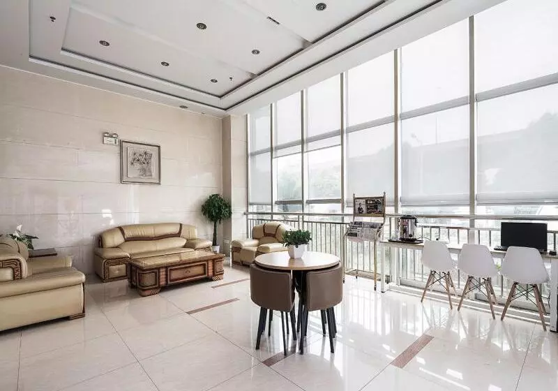 Hotelli Greentree Inn Changzhou Dinosaur City Qingyang North Road Business