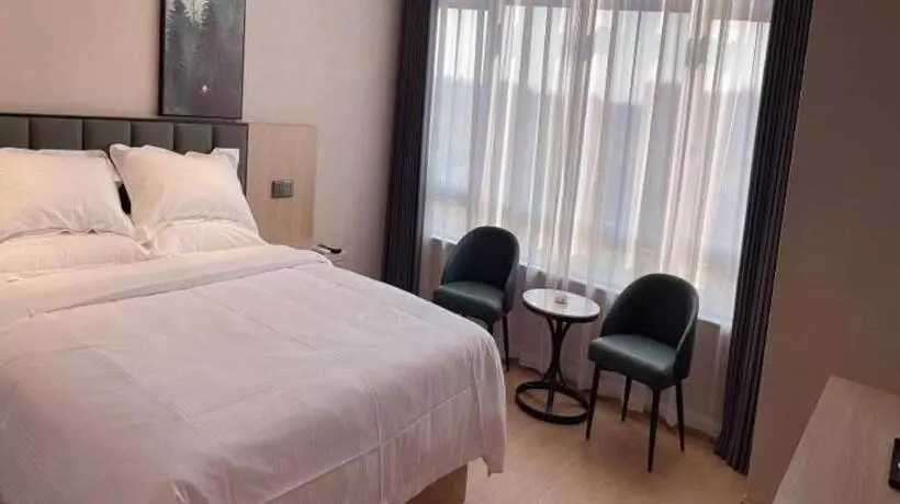 Hotelli Greentree Inn Chizhou Pingtian Lake Qingfeng Avenue Business