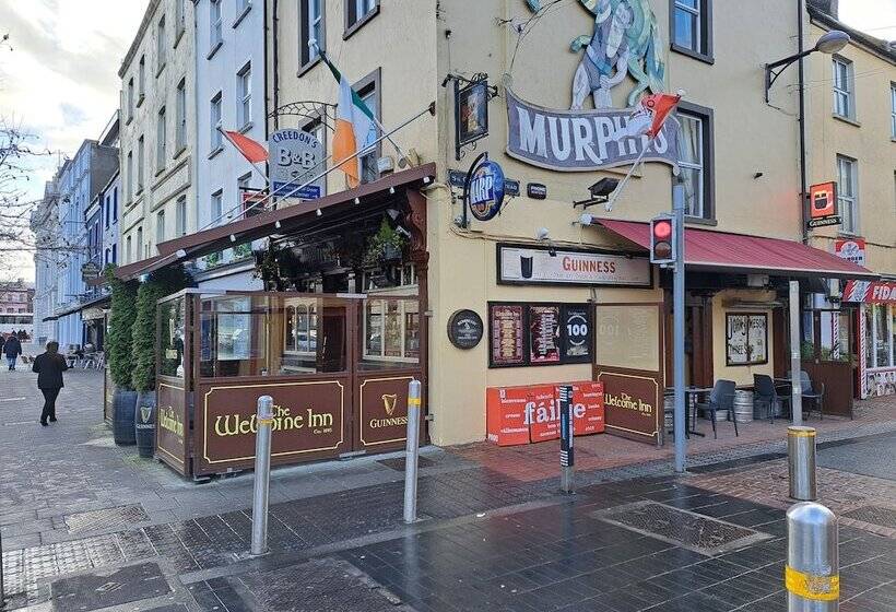 هتل Creedons Traditional Welcome Accommodation