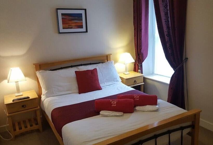 هتل Creedons Traditional Welcome Accommodation