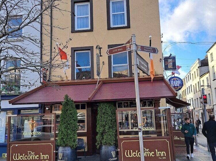 هتل Creedons Traditional Welcome Accommodation