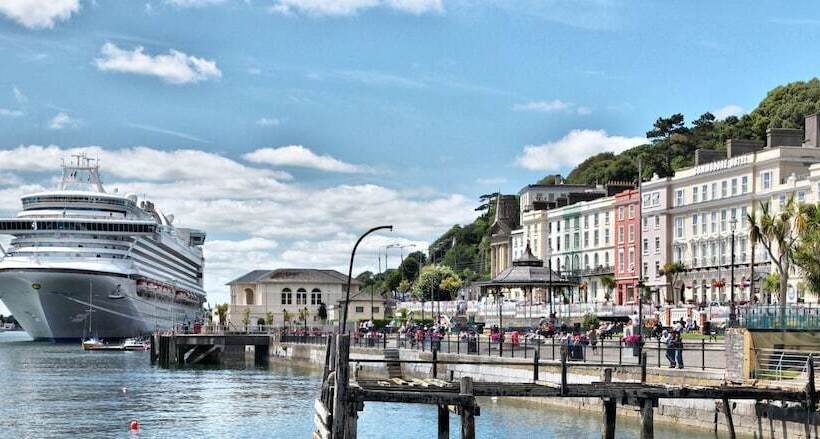 هتل Creedons Traditional Welcome Accommodation