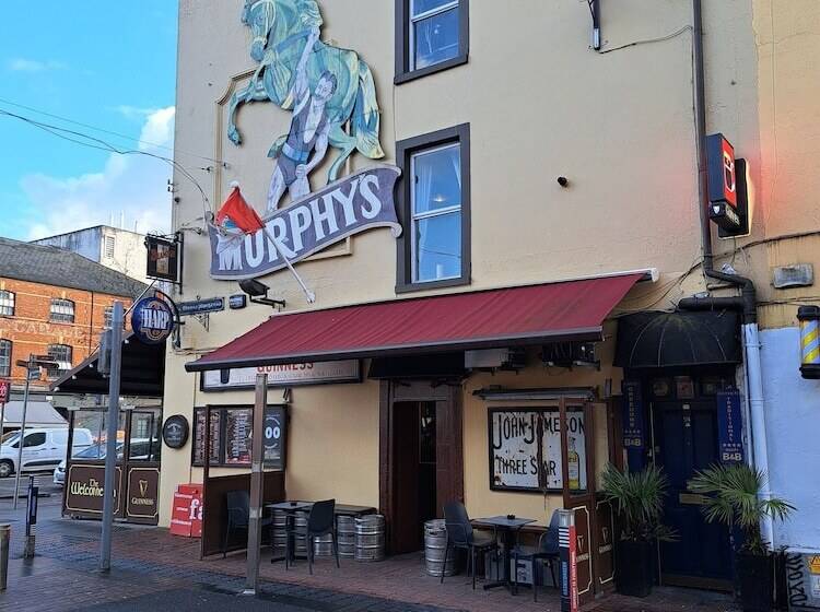 هتل Creedons Traditional Welcome Accommodation