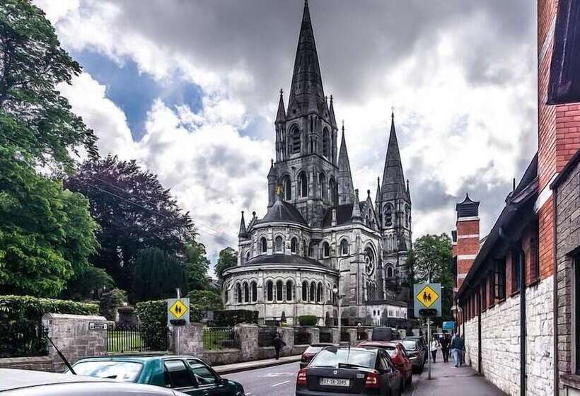 هتل Creedons Traditional Welcome Accommodation