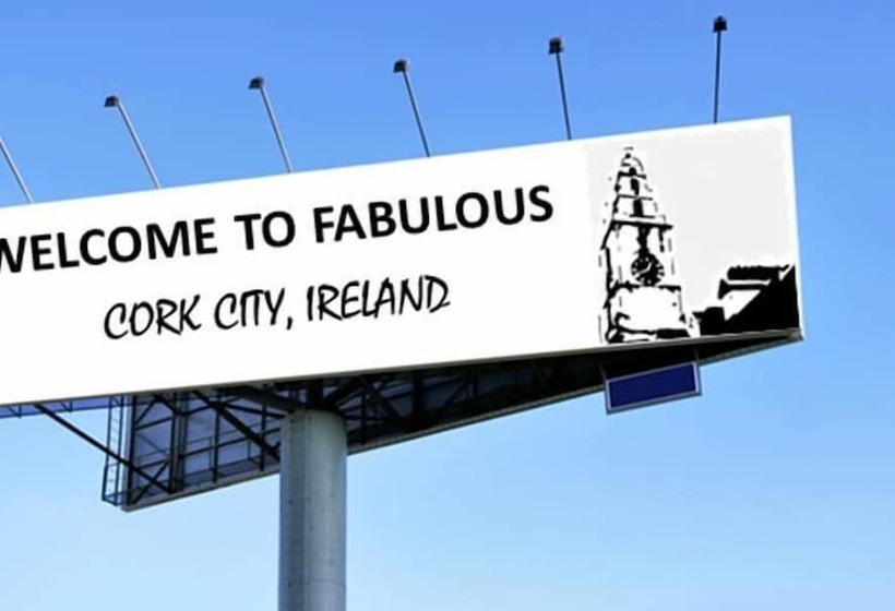 هتل Creedons Traditional Welcome Accommodation