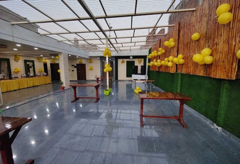 فندق Vrindavan Palace