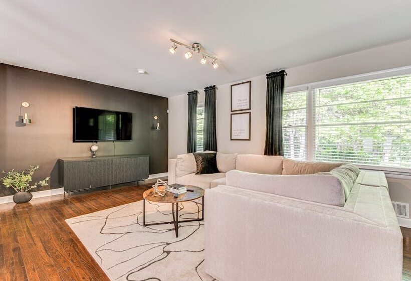 Chic College Park Cottage ~ 2 Mi To Main Street!