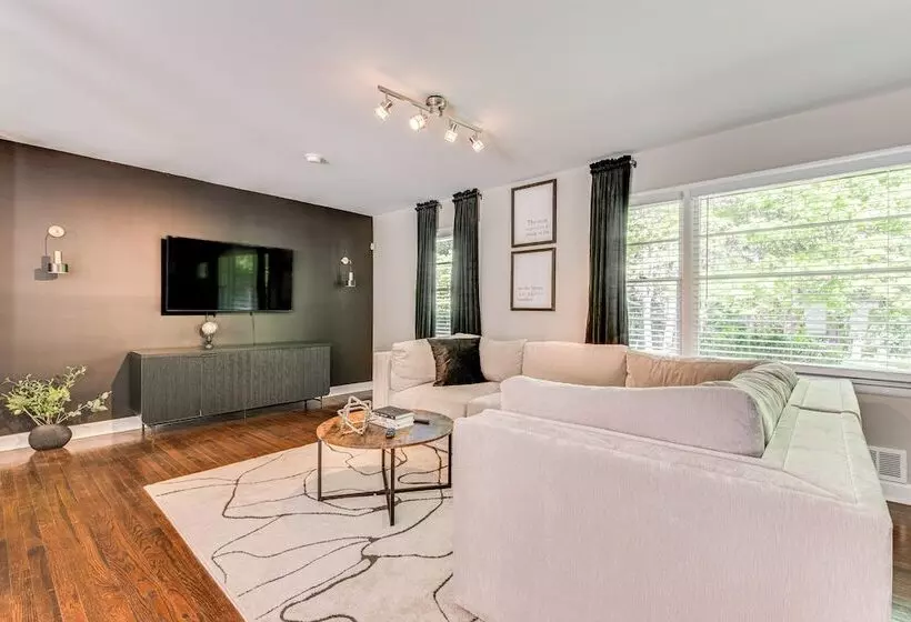Chic College Park Cottage ~ 2 Mi To Main Street!