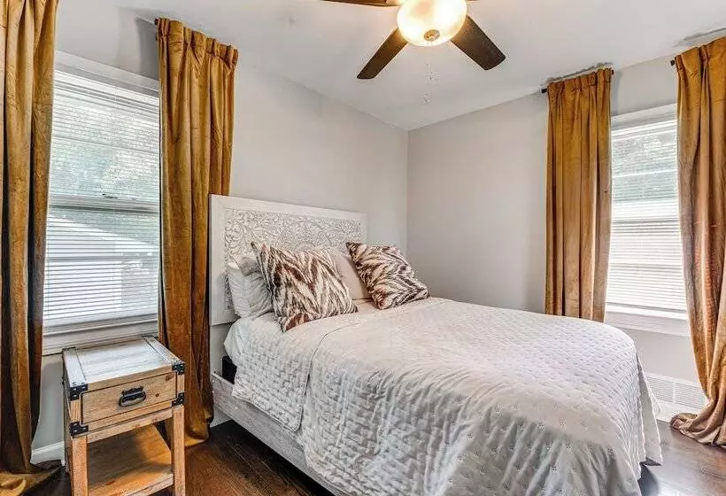 Chic College Park Cottage ~ 2 Mi To Main Street!