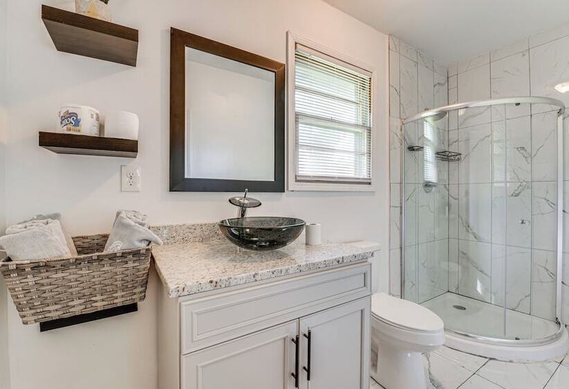 Chic College Park Cottage ~ 2 Mi To Main Street!