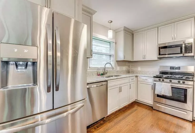 Chic College Park Cottage ~ 2 Mi To Main Street!