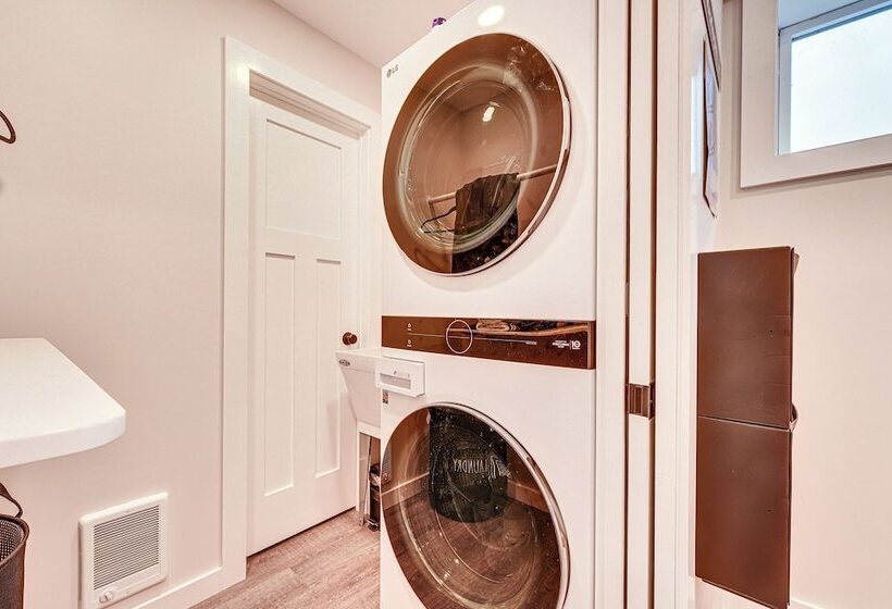 Modern Cabin In Lake Placid W/ Mountain Views!