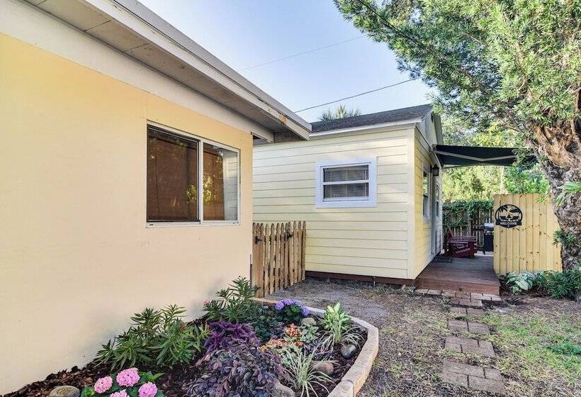 Cozy St Pete Home ~ 2 Mi To Madeira Beach!