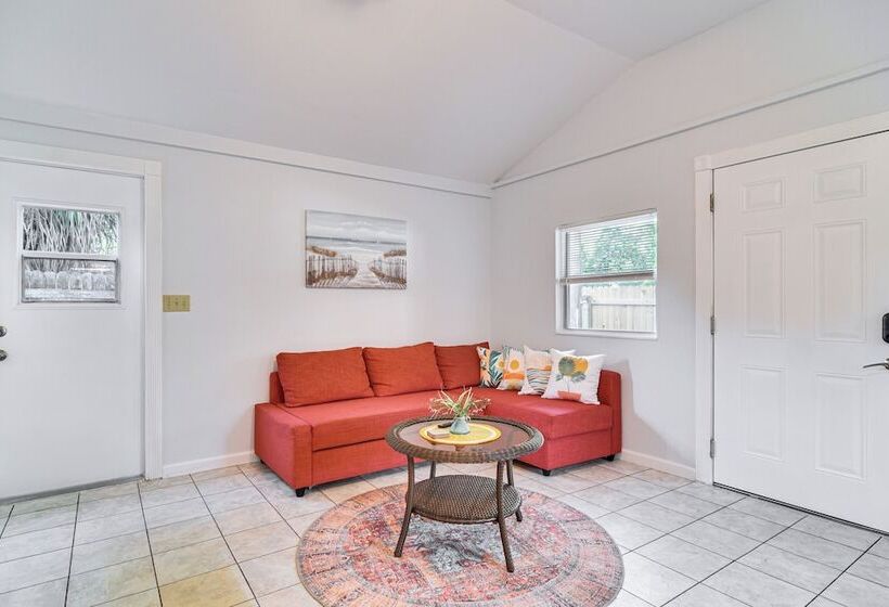 Cozy St Pete Home ~ 2 Mi To Madeira Beach!