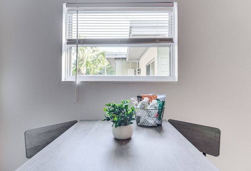 Cozy St Pete Home ~ 2 Mi To Madeira Beach!