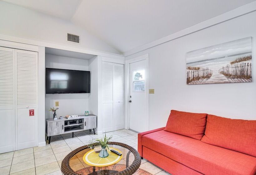 Cozy St Pete Home ~ 2 Mi To Madeira Beach!