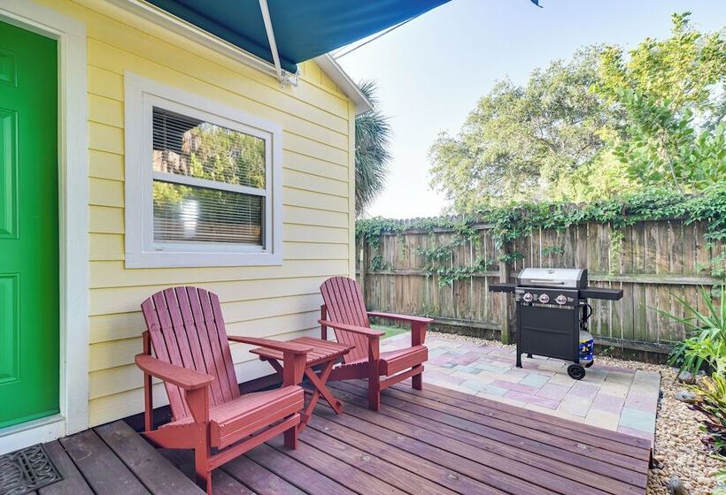 Cozy St Pete Home ~ 2 Mi To Madeira Beach!