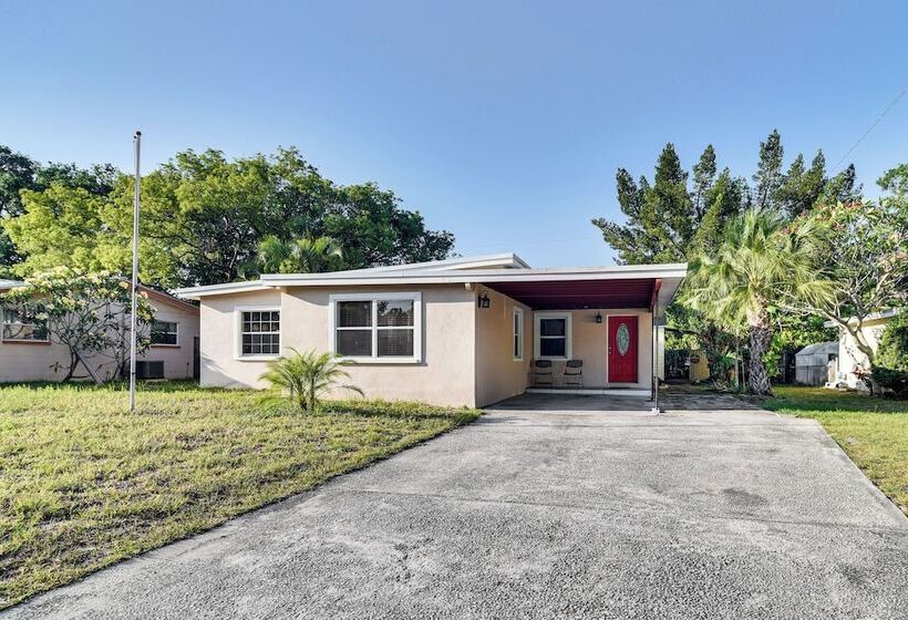 Cozy St Pete Home ~ 2 Mi To Madeira Beach!