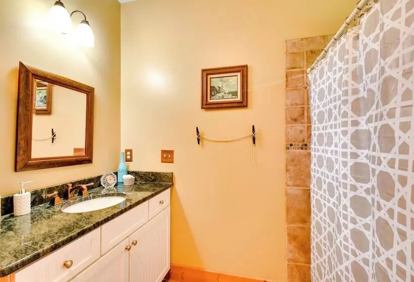 Dog Friendly Lavonia Home W/ Dock & Lake Access