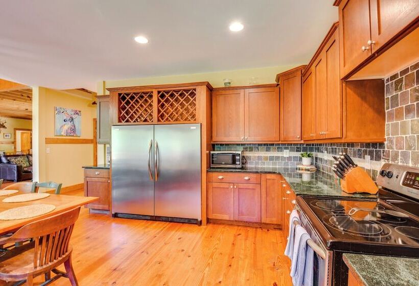 Dog Friendly Lavonia Home W/ Dock & Lake Access