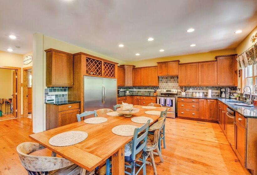 Dog Friendly Lavonia Home W/ Dock & Lake Access